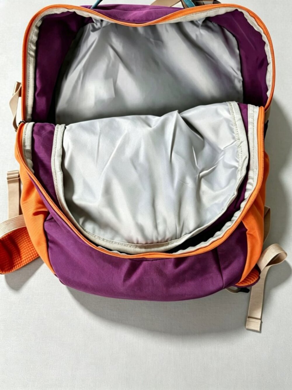Patagonia 26L Outdoor Backpack Yellow & Purple Daypack Travel Bag - Picture 3 of 3